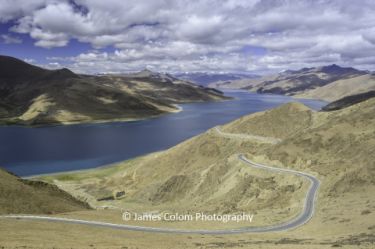 Road near Lake Yamdrok (Yamzho Yumco), on day trip from Lhasa, Tibet, China