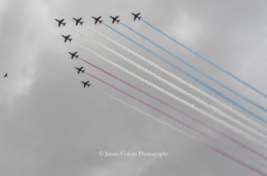 Red Arrows Diamond Jubilee fly over the Mall